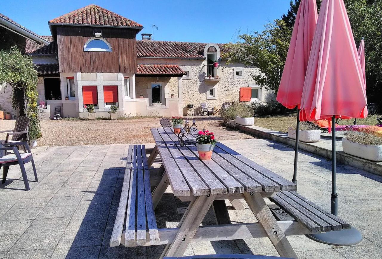 Les Gites De La Treille Montagrier Exterior foto